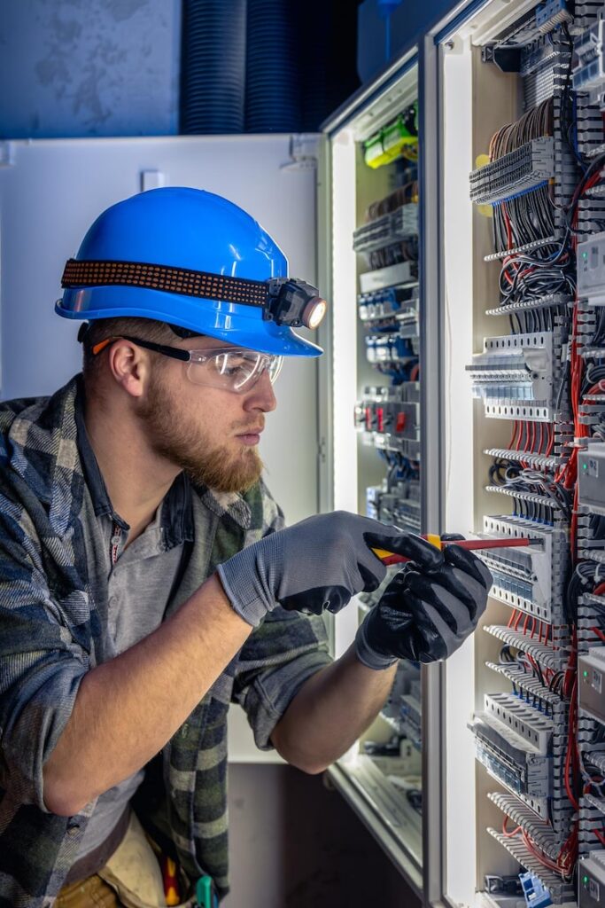 torne-se um eletricista qualificado